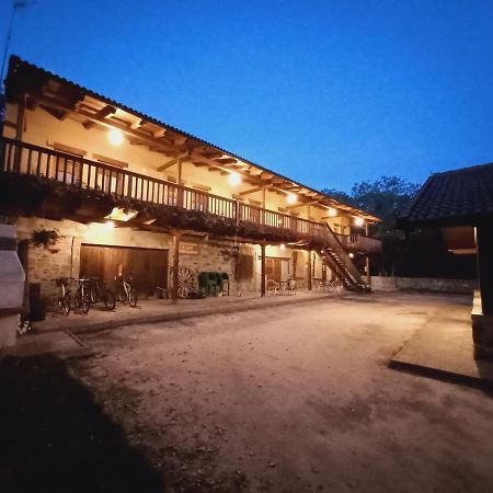 Apartamentos Turisticos Las Carballedas 拉瓦纳尔德尔卡米诺 外观 照片