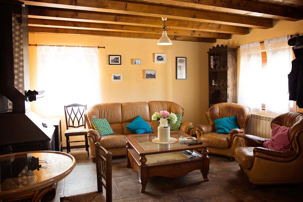 Apartamentos Turisticos Las Carballedas 拉瓦纳尔德尔卡米诺 外观 照片