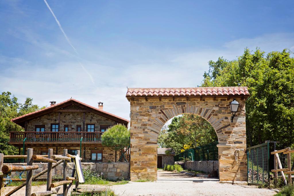 Apartamentos Turisticos Las Carballedas 拉瓦纳尔德尔卡米诺 外观 照片