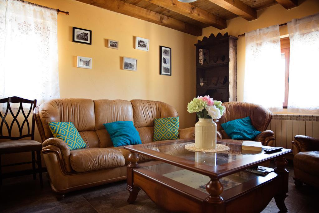 Apartamentos Turisticos Las Carballedas 拉瓦纳尔德尔卡米诺 客房 照片