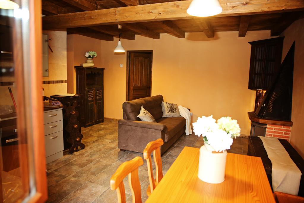Apartamentos Turisticos Las Carballedas 拉瓦纳尔德尔卡米诺 外观 照片