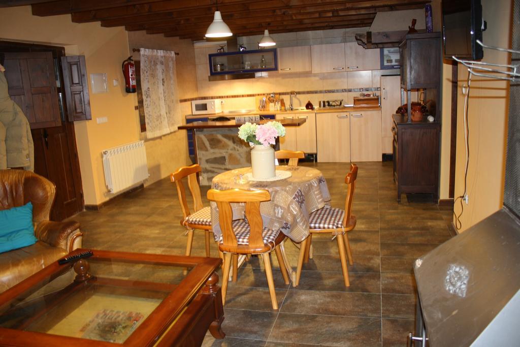 Apartamentos Turisticos Las Carballedas 拉瓦纳尔德尔卡米诺 外观 照片